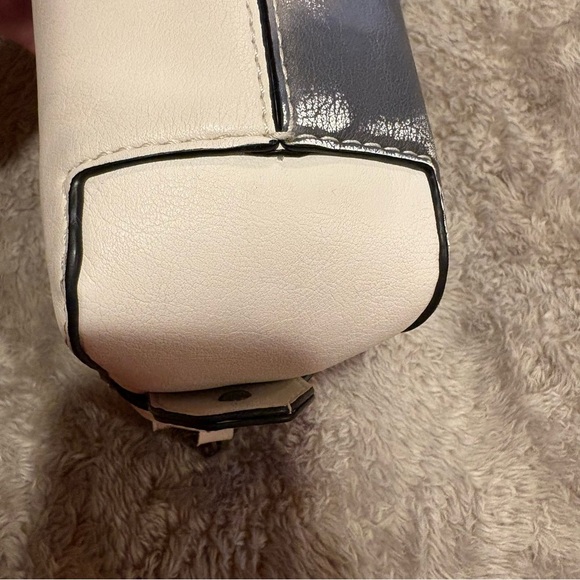 Vera Wang Cross Body Bag Dyed with Gray & White Color - Picture 8 of 16